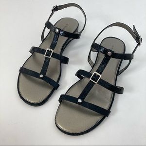 BANDOLINO Black T-Strap Sandals